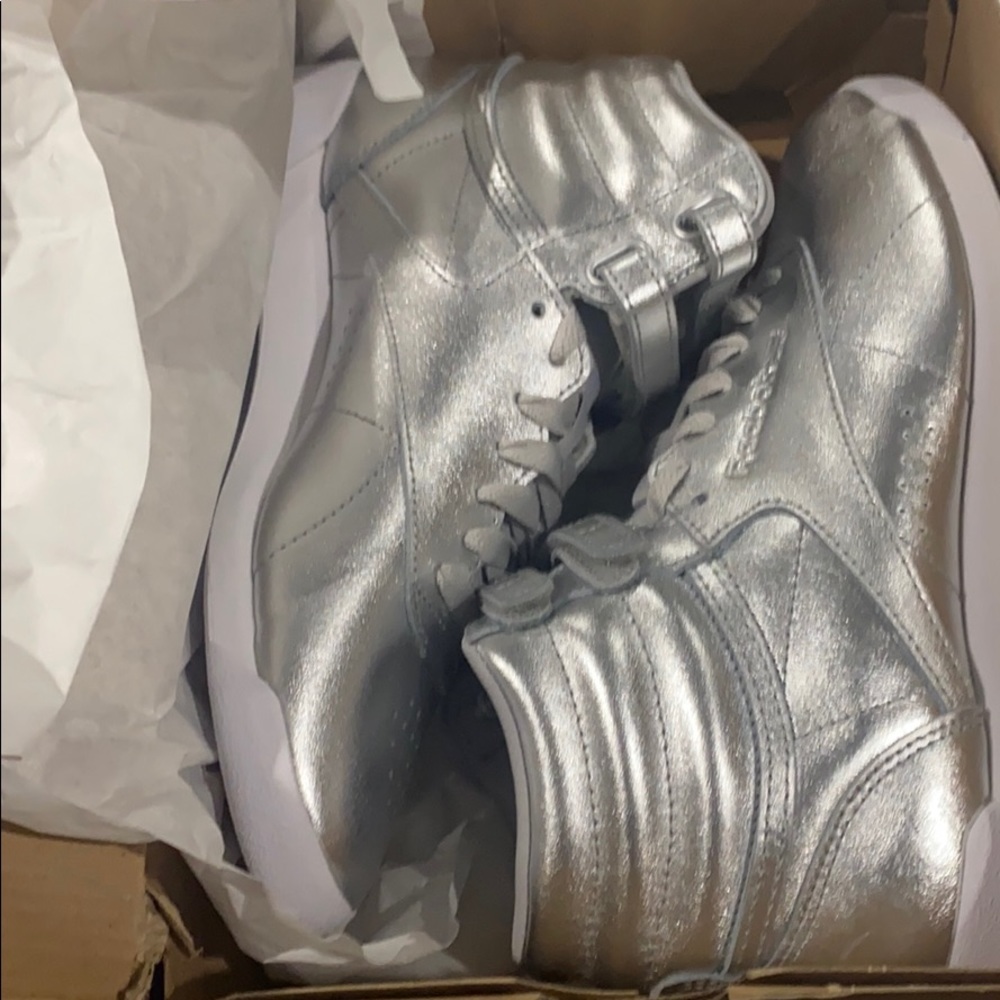 Silver metallic /steel white hi top Reebok